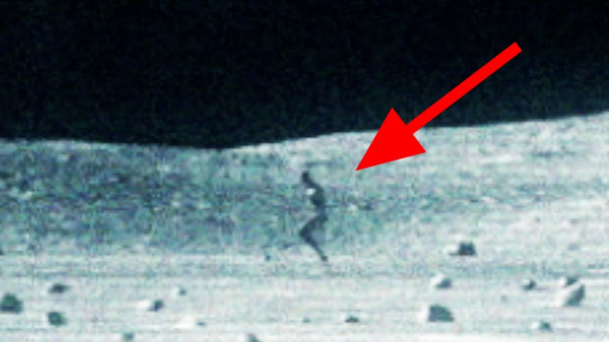 The far side of the moon - alien bases or an ancient astronaut's cemetery?