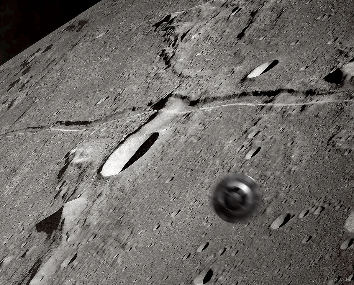 The far side of the moon - alien bases or an ancient astronaut's cemetery?