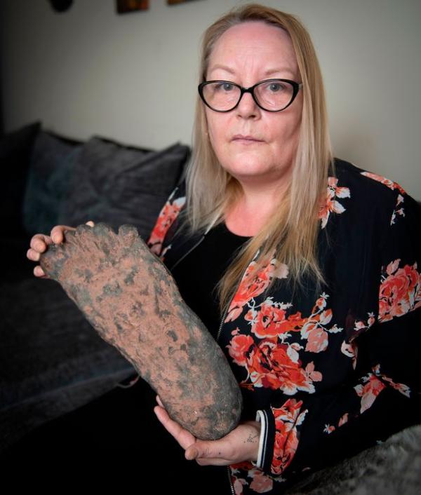A woman met a seven foot Bigfoot in an English park. This encounter influenced her entire future life 2