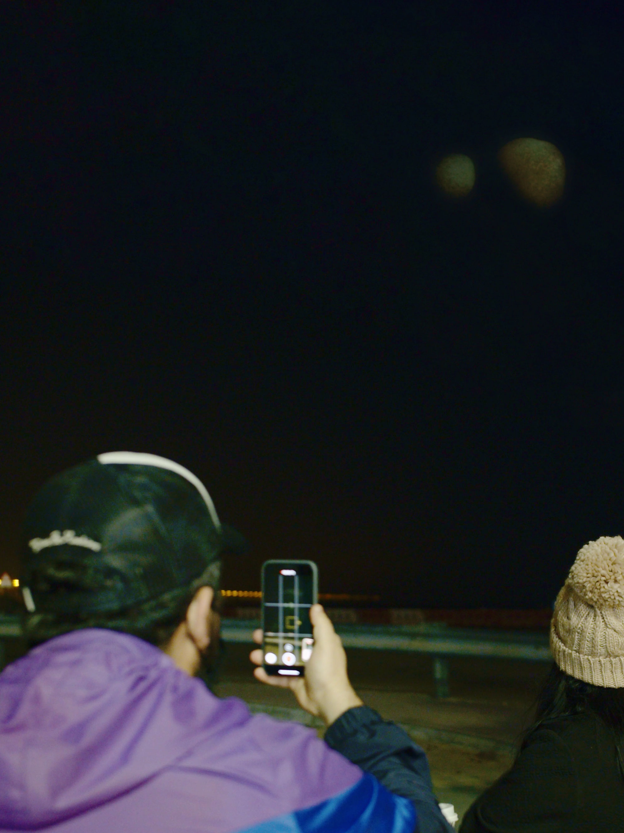 Twin planets appeared in the night sky over Dubai