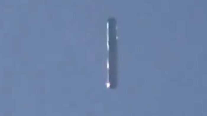 US pilots talk about their encounters with unidentified flying cylinders 2