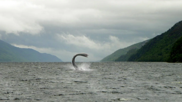 Loch Ness monster reappears? 3 people saw a huge black shadow moving slowly 10