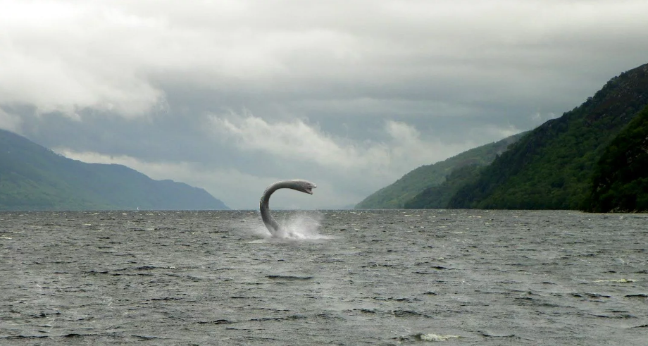 Loch Ness monster reappears? 3 people saw a huge black shadow moving slowly 1