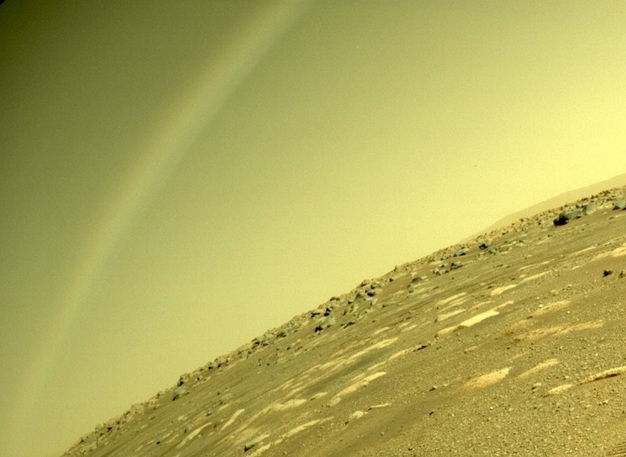 Perseverance Rover captures a "rainbow" on Mars 1