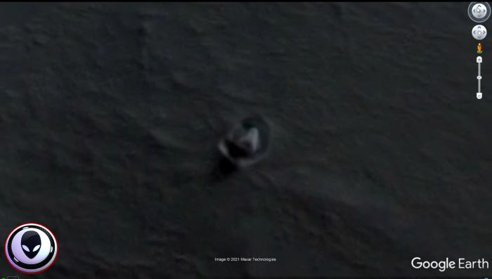 Conspiracy theorist discovered an alien ship in Antarctica Using Google Maps? 1