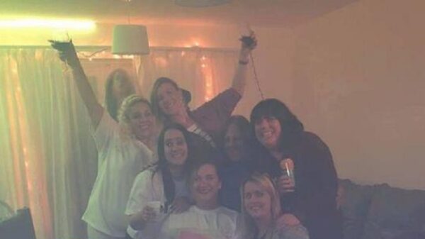 Friends posed for a bachelorette party photo, not suspecting that a screaming ghost was hiding behind their backs 1