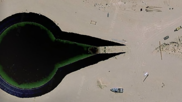 "Crashed UFO" surrounded by tanks found on Google maps 1