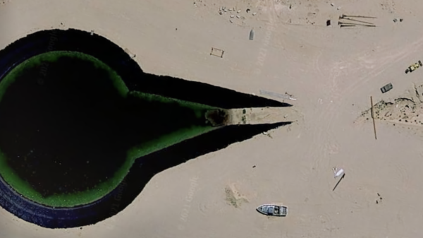 "Crashed UFO" surrounded by tanks found on Google maps 30