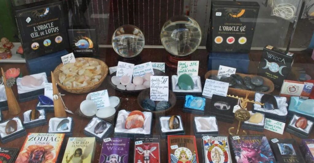 The revival of the occult in France: youth turn to tarot and astrology during the "pandemic" 1