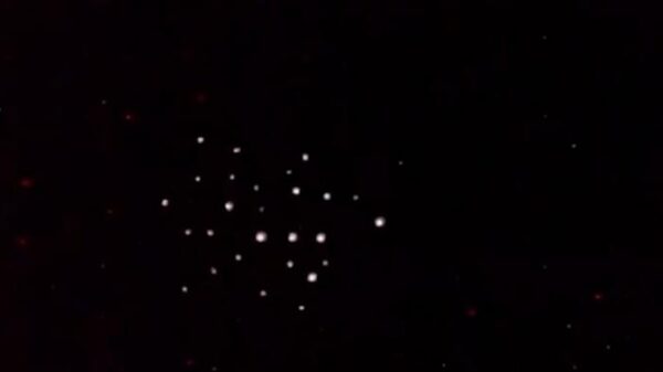 Alien strike fleet? A group of unidentified objects was filmed near the ISS 8