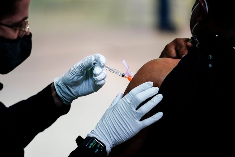 Vaccinated people are 27 times more likely to catch the virus than unvaccinated people who have had COVID 1