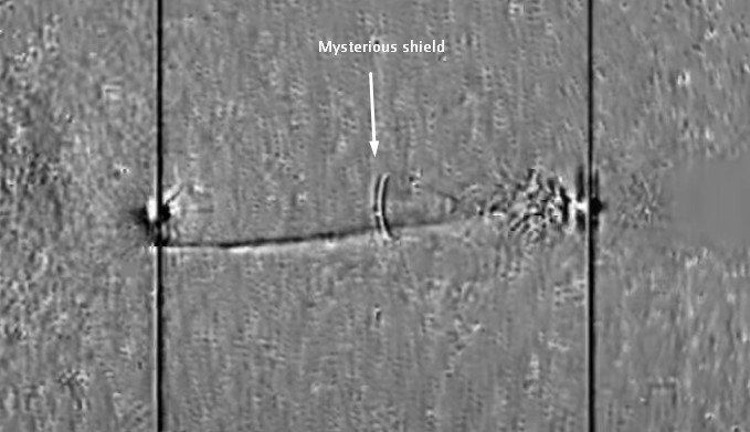 Ein riesiges mysteriöses Objekt, das als riesiger Feldschild die Erde vor Leonards Kometen schützt? 2