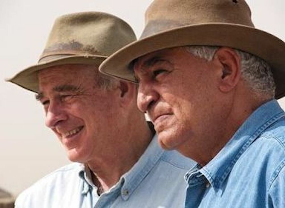Mark Lehner and Zaki Hawass.  Source: https://www.smithsonianmag.com/history/uncovering-secrets-of-the-sphinx-5053442/
