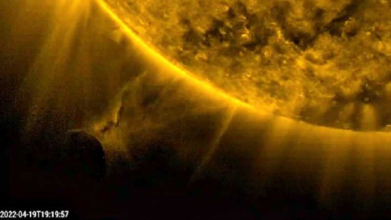A still developing third force: mysterious black sphere began to pump out the Sun again 1