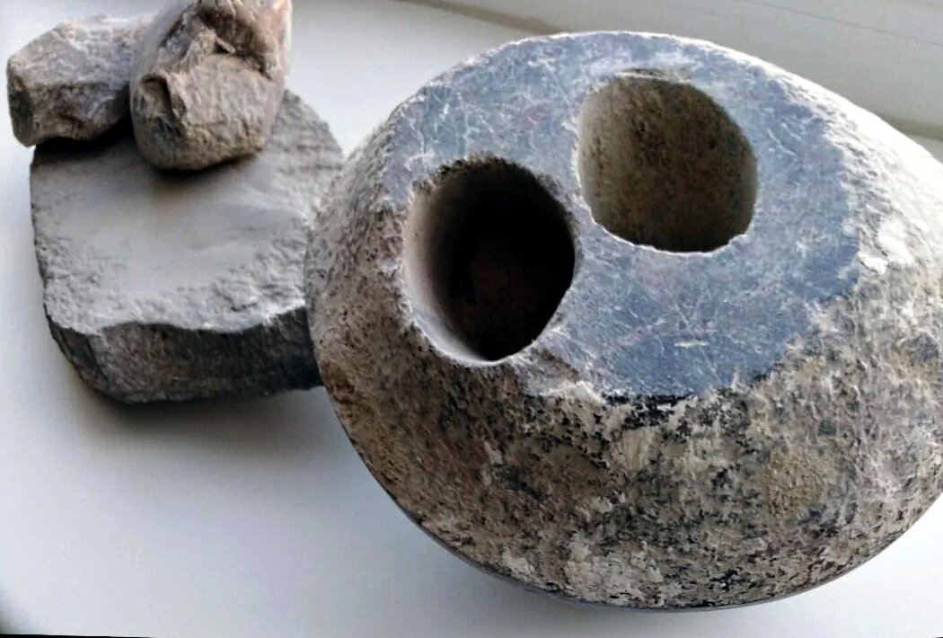 Könnten antike Menschen diese prächtigen Vasen aus Diorit in einer Zeit herstellen, als selbst Kupferwerkzeuge selten waren? 2 Das ist die Skulptur nach sechs Monaten täglicher Arbeit geworden
