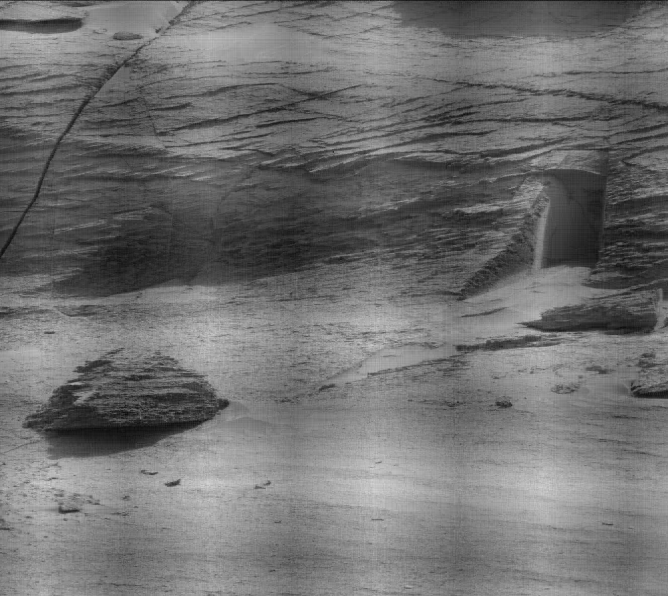 Sol 3466: Auf Mars 2 wurde ein Eingang zu einem geheimen unterirdischen Tunnel gefunden