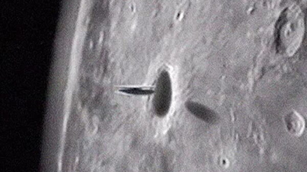 In 2018, an unknown object crashed on the moon. NASA tried to hide this fact, but ufologists saw a UFO landing 28