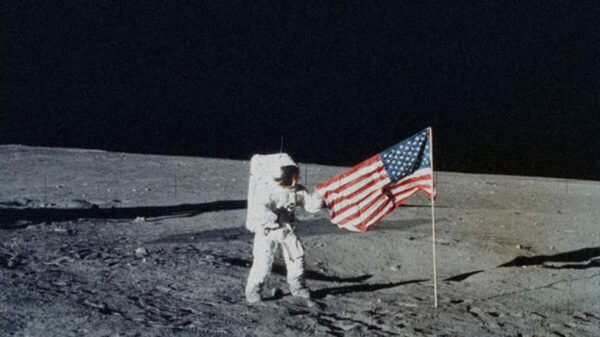 Daily Express baffled by Neil Armstrong's "disappearance" from moon landing photos 16