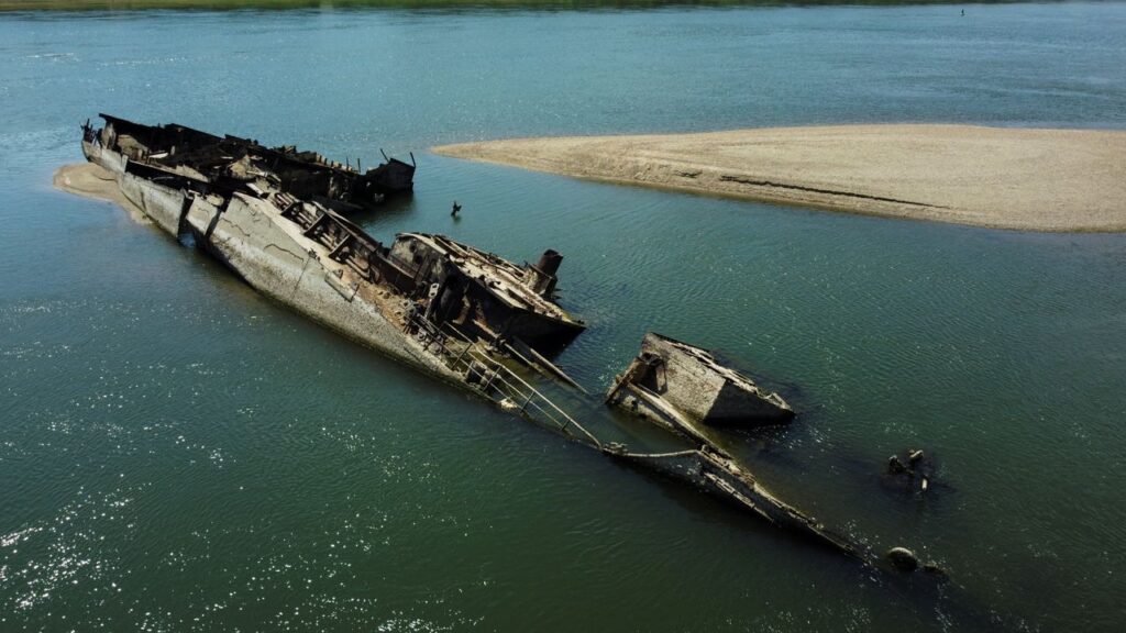 Der Pegelabfall der Donau brachte versunkene Nazi-Schiffe an die Oberfläche, während der Jialing-Fluss in China verschwunden ist 1