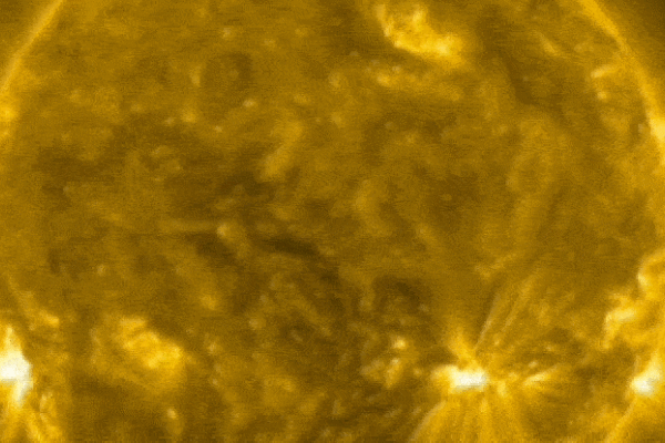 A "snake" inside the Sun - The creepy phenomenon recorded by a satellite shows a filamentous mass of plasma moving across the surface of the Sun 2