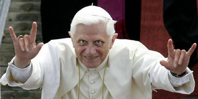 The Vatican announced the grave state of health of Benedict XVI. On the day of his death, the End begins? 1