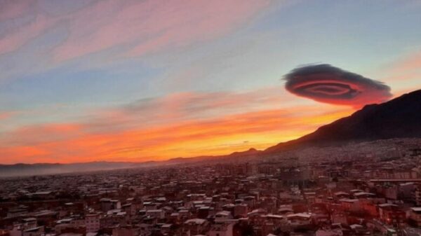 The mysterious cloud that had appeared in Turkey a few days before the earthquake has now emerged in Argentina 11