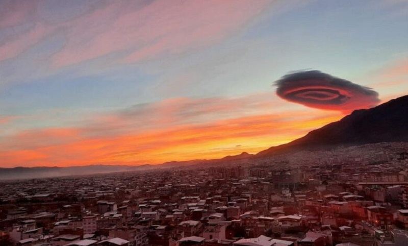 The mysterious cloud that had appeared in Turkey a few days before the earthquake has now emerged in Argentina 1