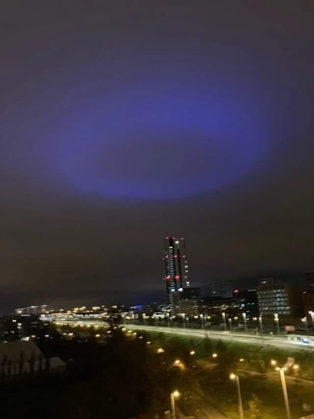 Gigantic red and blue warp portals appeared over Italy and Hungary, accompanied by worldwide trumpet sounds 3