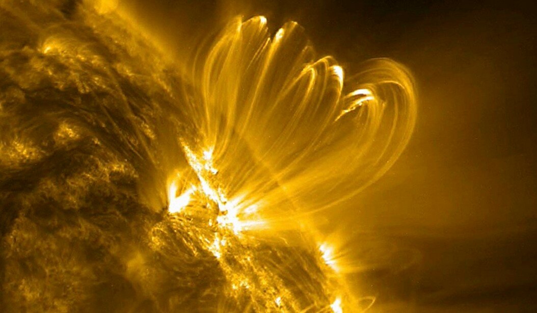 The most powerful coronal ejection on the Sun threatens the Earth with a geomagnetic superstorm: the star will reach its peak of activity in 2025 3