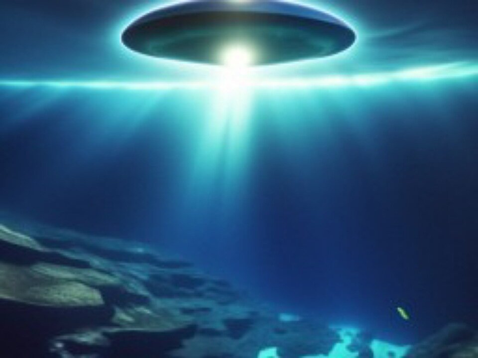 H2O für UFOs oder was wäre, wenn Außerirdische unser Wasser stehlen? 2 Edward Snowden, der einst für die CIA arbeitete und nach Russland floh, hat kürzlich Informationen über Außerirdische aus dem Weltraum freigegeben.-2