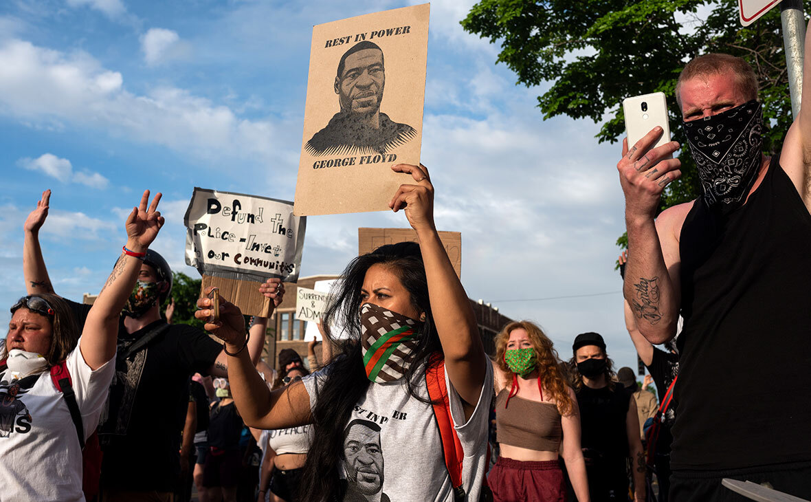 She was called the court prophet of the White House.