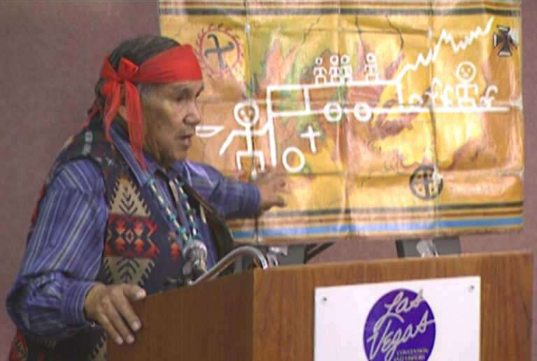 Die Hopi-Prophezeiung über den Mann mit dem roten Hut: Der große weiße Bruder und der Scheideweg der Menschheit 2 Die Hopi-Prophezeiung über den Mann mit dem roten Hut: Der große weiße Bruder und der Scheideweg der Menschheit 2
