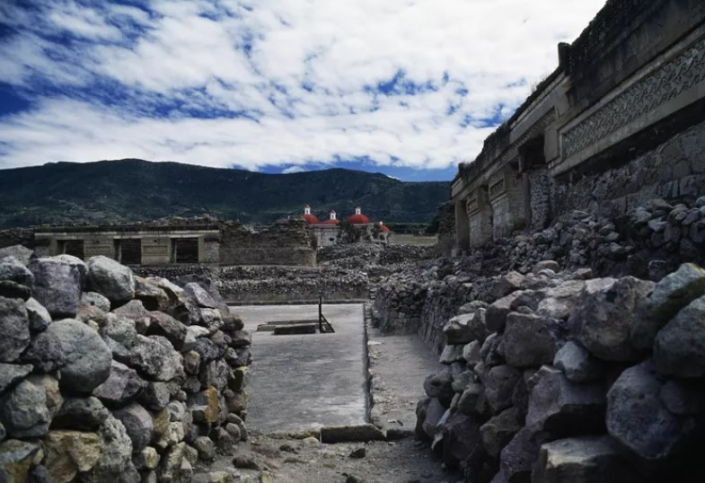 Archaeologists have discovered a mysterious gateway believed to be an entrance to the underworld in Mexico 3