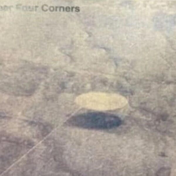 Luis Elizondo Shares Stunning Image of Alleged UFO—But Is It Real or Another Hoax? 2
